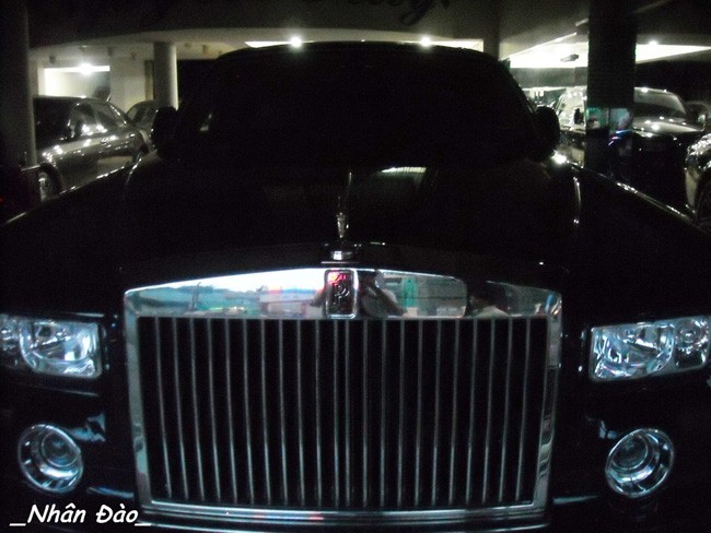 Cặp đôi Rolls-Royce Phantom rồng đã về Việt Nam ảnh 7 Cặp đôi Rolls-Royce Phantom rồng đã về Việt Nam ảnh 7