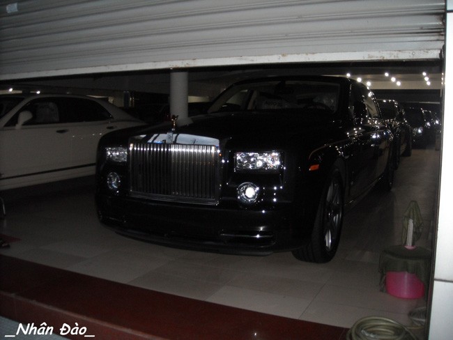 Cặp đôi Rolls-Royce Phantom rồng đã về Việt Nam ảnh 9 Cặp đôi Rolls-Royce Phantom rồng đã về Việt Nam ảnh 9