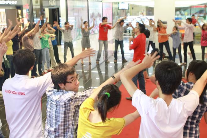 Hãy cùng hát vang ngày càng "hút" giới trẻ dù đã hoãn ảnh 5 Hãy cùng hát vang ngày càng "hút" giới trẻ dù đã hoãn ảnh 5