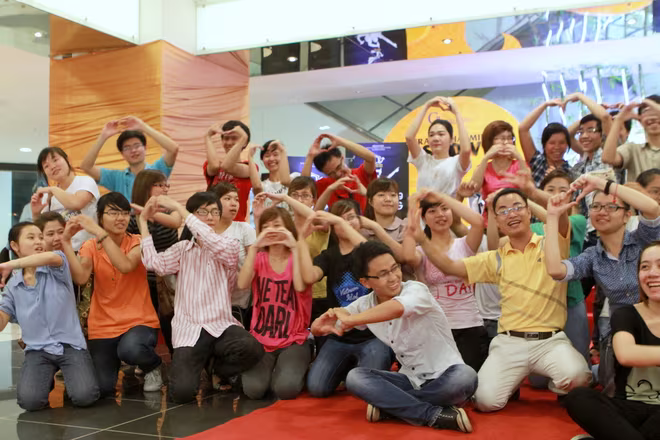 Hãy cùng hát vang ngày càng "hút" giới trẻ dù đã hoãn ảnh 6 Hãy cùng hát vang ngày càng "hút" giới trẻ dù đã hoãn ảnh 6