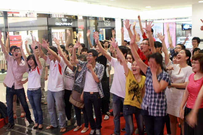 Hãy cùng hát vang ngày càng "hút" giới trẻ dù đã hoãn ảnh 7 Hãy cùng hát vang ngày càng "hút" giới trẻ dù đã hoãn ảnh 7