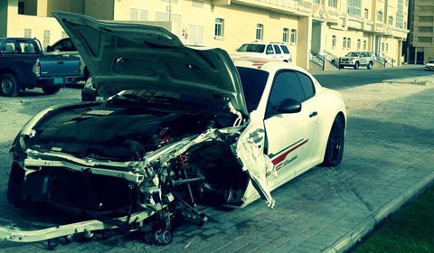 Maserati "nát bét đầu" sau tai nạn liên hoàn ảnh 5 Maserati "nát bét đầu" sau tai nạn liên hoàn ảnh 5
