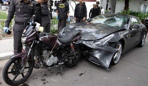 Siêu xe Ferrari FF "phóng ẩu" đâm chết 1 cảnh sát ảnh 2 Siêu xe Ferrari FF "phóng ẩu" đâm chết 1 cảnh sát ảnh 2
