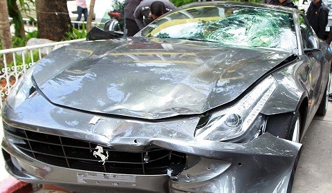 Siêu xe Ferrari FF "phóng ẩu" đâm chết 1 cảnh sát ảnh 1 Siêu xe Ferrari FF "phóng ẩu" đâm chết 1 cảnh sát ảnh 1