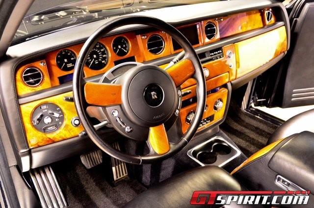 Lộ diện xe sang trọng và lịch lãm của Rolls-Royce Phantom ảnh 4 Lộ diện xe sang trọng và lịch lãm của Rolls-Royce Phantom ảnh 4