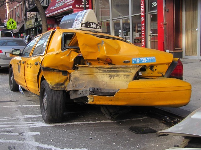 Cận cảnh những vụ "xế hộp" gặp nạn tại New York ảnh 4 Cận cảnh những vụ "xế hộp" gặp nạn tại New York ảnh 4