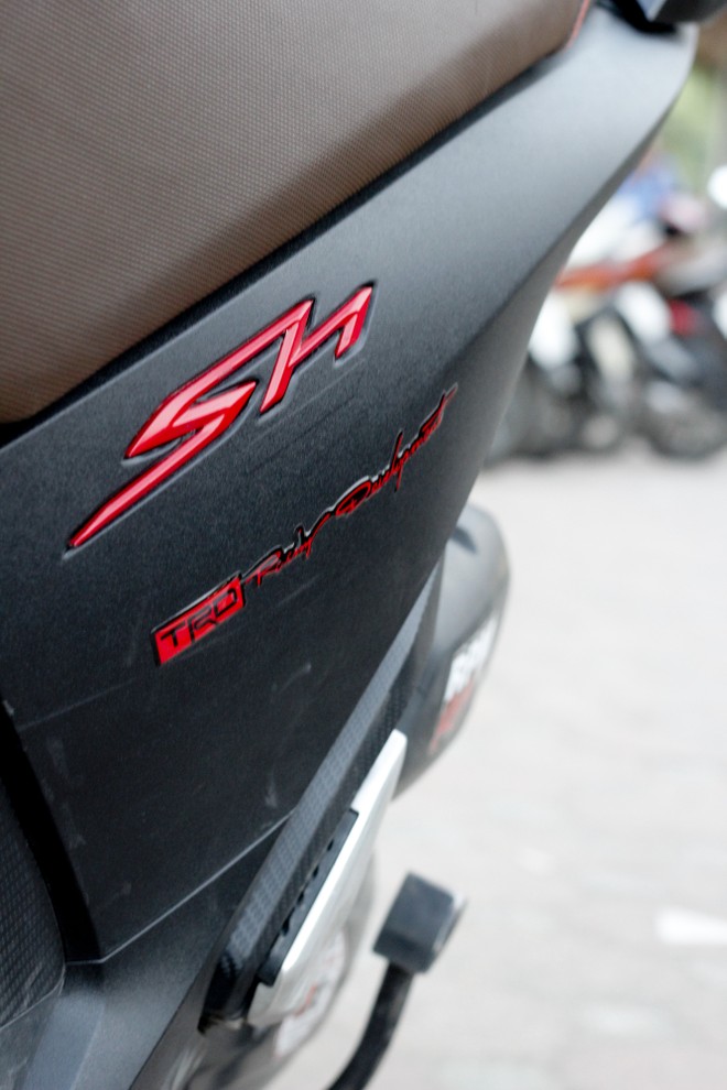 Người đẹp nóng bỏng bên Sh 125i độ phong cách GTR ảnh 7 Người đẹp nóng bỏng bên Sh 125i độ phong cách GTR ảnh 7