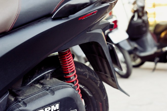 Người đẹp nóng bỏng bên Sh 125i độ phong cách GTR ảnh 9 Người đẹp nóng bỏng bên Sh 125i độ phong cách GTR ảnh 9