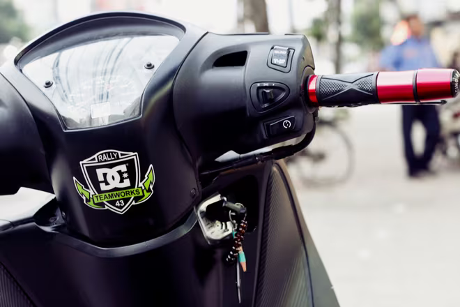 Người đẹp nóng bỏng bên Sh 125i độ phong cách GTR ảnh 10 Người đẹp nóng bỏng bên Sh 125i độ phong cách GTR ảnh 10