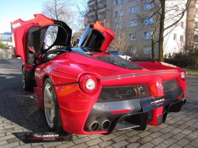 Chiếc LaFerrari đầu tiên được bán với giá hơn 3 triệu USD ảnh 3