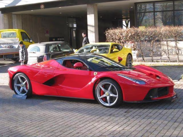 Chiếc LaFerrari đầu tiên được bán với giá hơn 3 triệu USD ảnh 4