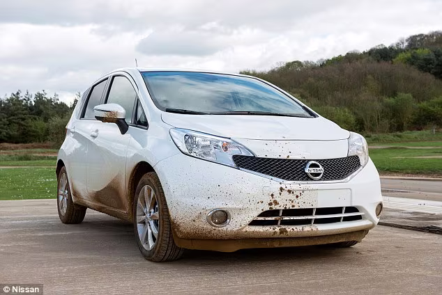 Nissan sản xuất xe có thể tự rửa trôi bùn đất ảnh 2 Nissan sản xuất xe có thể tự rửa trôi bùn đất ảnh 2