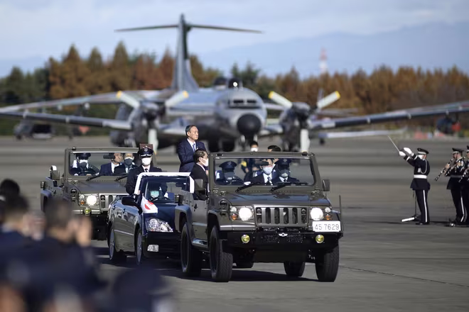Khoảng 800 quân nhân thuộc 3 quân chủng bộ binh (JGSDF), không quân (JASDF) và hải quân (JMSDF) của Nhật Bản đã có mặt trong cuộc duyệt binh hôm 28-11 Khoảng 800 quân nhân thuộc 3 quân chủng bộ binh (JGSDF), không quân (JASDF) và hải quân (JMSDF) của Nhật Bản đã có mặt trong cuộc duyệt binh hôm 28-11