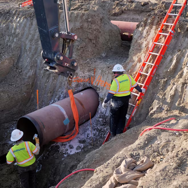 Trước đó, ông Joe Biden đã nhanh chóng ban hành sắc lệnh hủy bỏ đường ống dẫn dầu Keystone XL và đưa Mỹ trở lại Hiệp định Paris về biến đổi khí hậu ngay ngày đầu nhậm chức. Cả hai động thái trên đều sự đảo ngược chính sách với cựu Tổng thống Donald Trump. Trước đó, ông Joe Biden đã nhanh chóng ban hành sắc lệnh hủy bỏ đường ống dẫn dầu Keystone XL và đưa Mỹ trở lại Hiệp định Paris về biến đổi khí hậu ngay ngày đầu nhậm chức. Cả hai động thái trên đều sự đảo ngược chính sách với cựu Tổng thống Donald Trump.