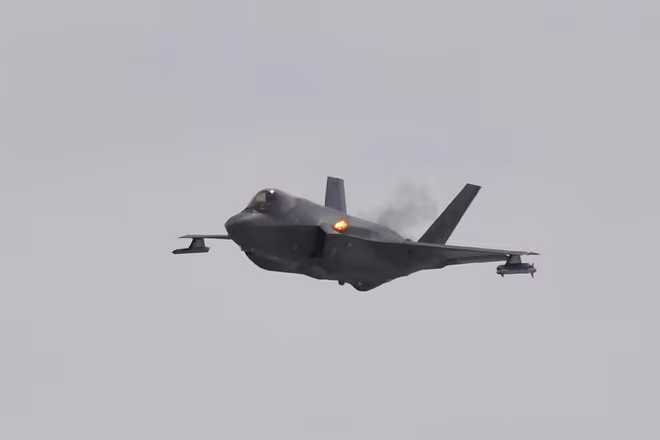 F-35B là tiêm kích hiện đại nhất của thuỷ quân lục chiến Mỹ F-35B là tiêm kích hiện đại nhất của thuỷ quân lục chiến Mỹ