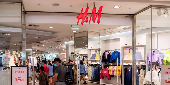 Nhiều thương hiệu thời trang phương Tây đang bị tẩy chay tại Trung Quốc Nhiều thương hiệu thời trang phương Tây đang bị tẩy chay tại Trung Quốc