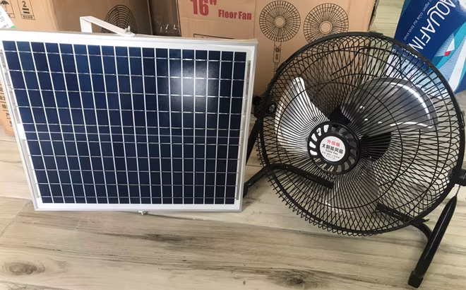 Quạt năng lượng mặt trời có nhiều ưu điểm như không tốn tiền điện, không sợ mất điện đột ngột, có thể di chuyển khi đi cắm trại, dã ngoại Quạt năng lượng mặt trời có nhiều ưu điểm như không tốn tiền điện, không sợ mất điện đột ngột, có thể di chuyển khi đi cắm trại, dã ngoại