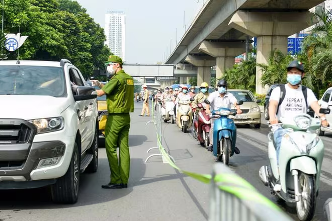 Trung bình một ngày mỗi tổ công tác kiểm tra 1.500-2.000 lượt người và phương tiện