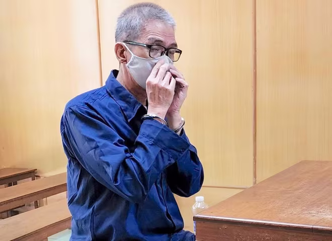 Lầu Quyền Trường tại phiên tòa