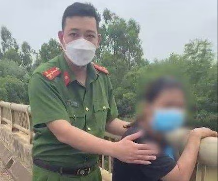 Công an xã Tế Nông đã kịp thời khuyên chị N trở về gia đình Công an xã Tế Nông đã kịp thời khuyên chị N trở về gia đình