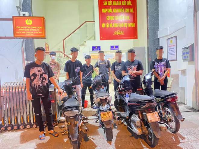 Các đối tượng đều được bàn giao Công an phường sở tại để xác minh, xử lý theo quy định pháp luật. Các đối tượng đều được bàn giao Công an phường sở tại để xác minh, xử lý theo quy định pháp luật.