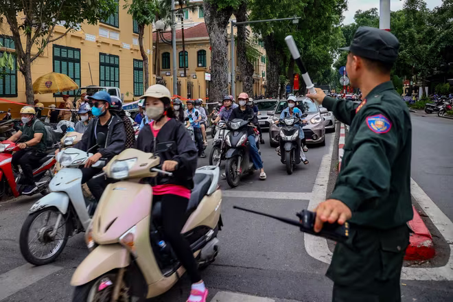 Từ ngày 16-5 đến nay, 5 tổ công tác đặc biệt đã xử lý 4.937 trường hợp vi phạm, ra quyết định xử phạt hành chính số tiền 4.124 tỷ đồng