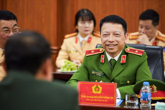 Thiếu tướng Nguyễn Hồng Ky - Phó Giám đốc CATP Hà Nội tại buổi làm việc Thiếu tướng Nguyễn Hồng Ky - Phó Giám đốc CATP Hà Nội tại buổi làm việc