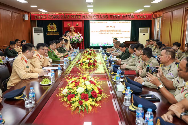 Toàn cảnh buổi làm việc Toàn cảnh buổi làm việc