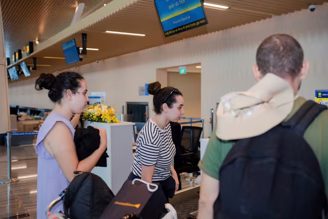 Vietravel Airlines triển khai tăng tần suất lên 6 chuyến/ngày đối với đường bay kết nối Tp. Hồ Chí Minh (SGN) – Hà Nội (HAN), các đường bay còn lại đều được duy trì tối thiểu 2 chuyến/ngày Vietravel Airlines triển khai tăng tần suất lên 6 chuyến/ngày đối với đường bay kết nối Tp. Hồ Chí Minh (SGN) – Hà Nội (HAN), các đường bay còn lại đều được duy trì tối thiểu 2 chuyến/ngày
