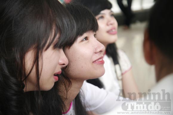 Xúc động "ngày chia xa" của thầy - trò trường THPT Nguyễn Tất Thành ảnh 4 Xúc động "ngày chia xa" của thầy - trò trường THPT Nguyễn Tất Thành ảnh 4