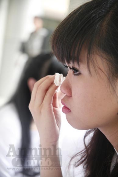 Xúc động "ngày chia xa" của thầy - trò trường THPT Nguyễn Tất Thành ảnh 7 Xúc động "ngày chia xa" của thầy - trò trường THPT Nguyễn Tất Thành ảnh 7