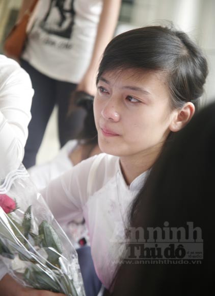 Xúc động "ngày chia xa" của thầy - trò trường THPT Nguyễn Tất Thành ảnh 2 Xúc động "ngày chia xa" của thầy - trò trường THPT Nguyễn Tất Thành ảnh 2