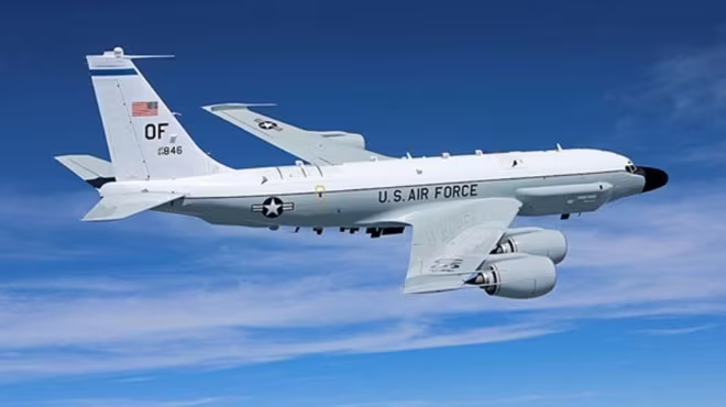 Một máy bay của không quân Mỹ đang bay hướng đến vùng Biển Đen Một máy bay của không quân Mỹ đang bay hướng đến vùng Biển Đen