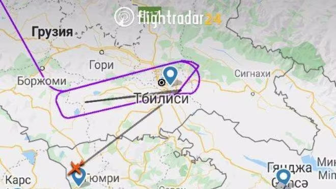 Một chiến đấu cơ lạ bay qua căn cứ không quân của Nga ở Gyumri, ngày 6-10-2020