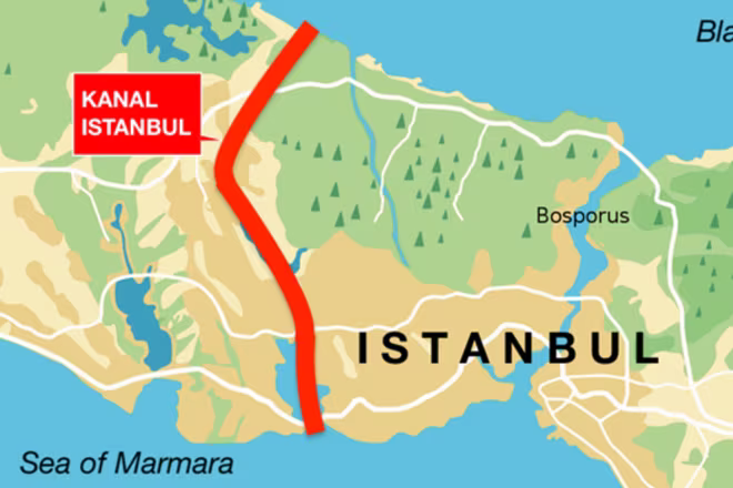 Nó có chiều rộng lớn nhất 3,7 km ở lối vào phía Bắc (từ Biển Đen ra) và hẹp nhất chỉ 750m, nằm giữa hai pháo đài Anadoluhisari và Rumelihisari. Nó có chiều rộng lớn nhất 3,7 km ở lối vào phía Bắc (từ Biển Đen ra) và hẹp nhất chỉ 750m, nằm giữa hai pháo đài Anadoluhisari và Rumelihisari.