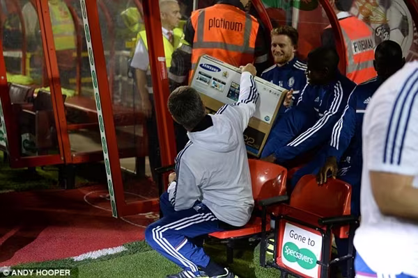 Mourinho tặng học trò món quà bất ngờ ảnh 2 Mourinho tặng học trò món quà bất ngờ ảnh 2