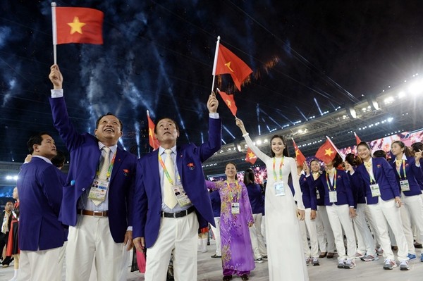 Hoa hậu Diễm Hương nổi bật trong Lễ khai mạc SEA Games 27 ảnh 2 Hoa hậu Diễm Hương nổi bật trong Lễ khai mạc SEA Games 27 ảnh 2
