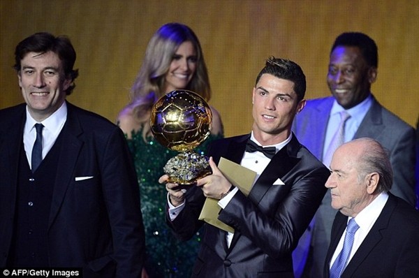 Giành QBV FIFA, Ronaldo bật khóc ảnh 1 Giành QBV FIFA, Ronaldo bật khóc ảnh 1