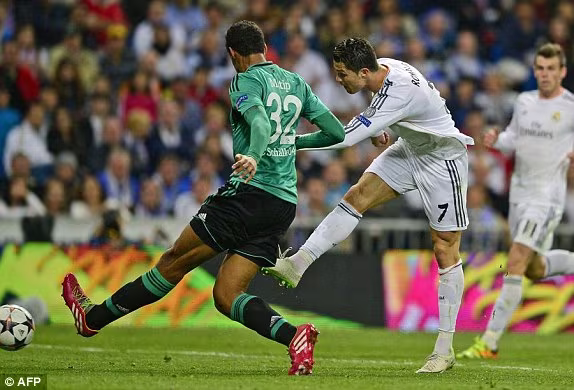 Ronaldo lại lập cú đúp vào lưới Schalke 04 ảnh 1 Ronaldo lại lập cú đúp vào lưới Schalke 04 ảnh 1