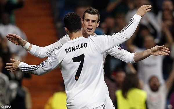 Ronaldo lại lập cú đúp vào lưới Schalke 04 ảnh 2 Ronaldo lại lập cú đúp vào lưới Schalke 04 ảnh 2