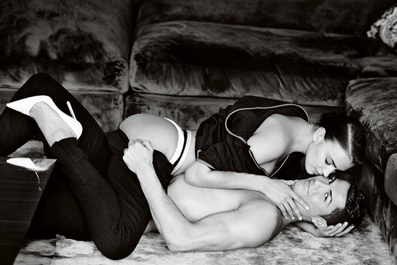 Lộ toàn bộ ảnh nóng của Ronaldo và Irina Shayk trên Vogue ảnh 10 Lộ toàn bộ ảnh nóng của Ronaldo và Irina Shayk trên Vogue ảnh 10