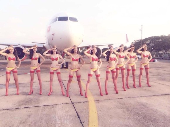 Diện bikini trên máy bay, Ngọc Trinh khiến cộng động mạng "phát sốt" ảnh 1 Diện bikini trên máy bay, Ngọc Trinh khiến cộng động mạng "phát sốt" ảnh 1