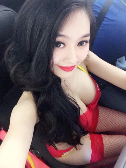 Diện bikini trên máy bay, Ngọc Trinh khiến cộng động mạng "phát sốt" ảnh 5 Diện bikini trên máy bay, Ngọc Trinh khiến cộng động mạng "phát sốt" ảnh 5
