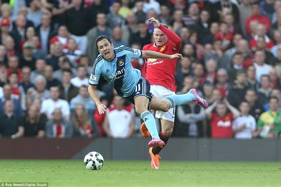 Rooney suýt trở thành tội đồ của M.U ảnh 2 Rooney suýt trở thành tội đồ của M.U ảnh 2