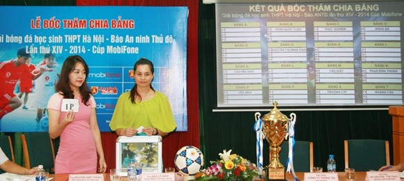 Giải bóng đá học sinh THPT Hà Nội bắt đầu vòng quay mới ảnh 1 Giải bóng đá học sinh THPT Hà Nội bắt đầu vòng quay mới ảnh 1