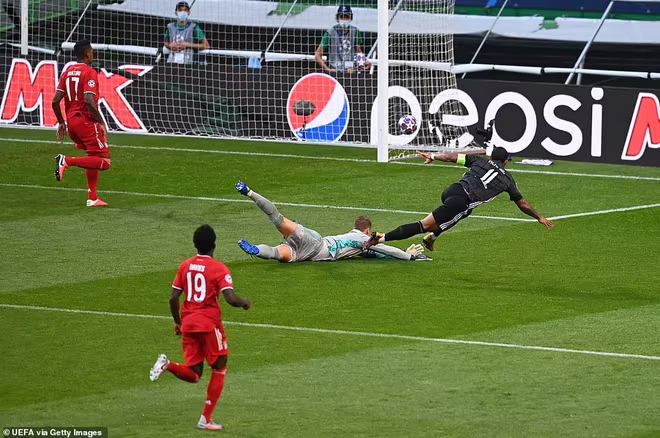 Depay bỏ lỡ cơ hội đầy đáng tiếc Depay bỏ lỡ cơ hội đầy đáng tiếc