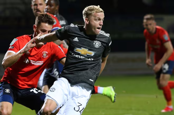 Van de Beek ở trận gặp Luton Town Van de Beek ở trận gặp Luton Town