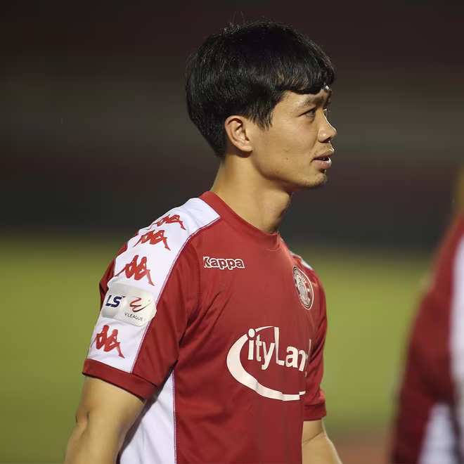 Công Phượng không ra sân khi TP.HCM gặp HAGL Công Phượng không ra sân khi TP.HCM gặp HAGL