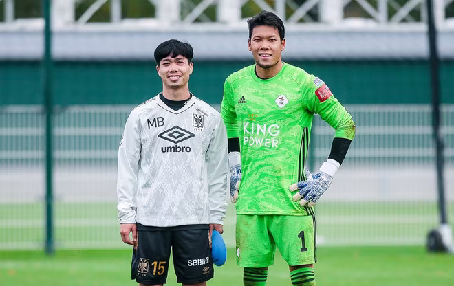 Thủ môn Kawin (phải) và Công Phượng khi cả hai còn thi đấu ở Bỉ
