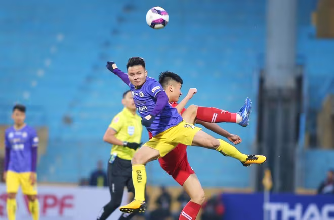 Một pha tranh bóng hấp dẫn của trận tranh Siêu cúp